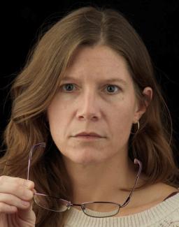 Amber VanDerwarker headshot